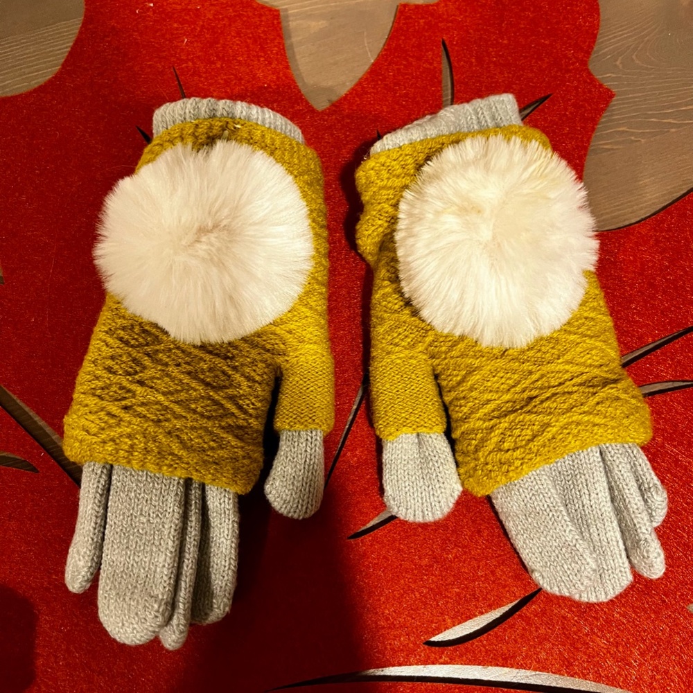 World Market Pom Fashion Gloves